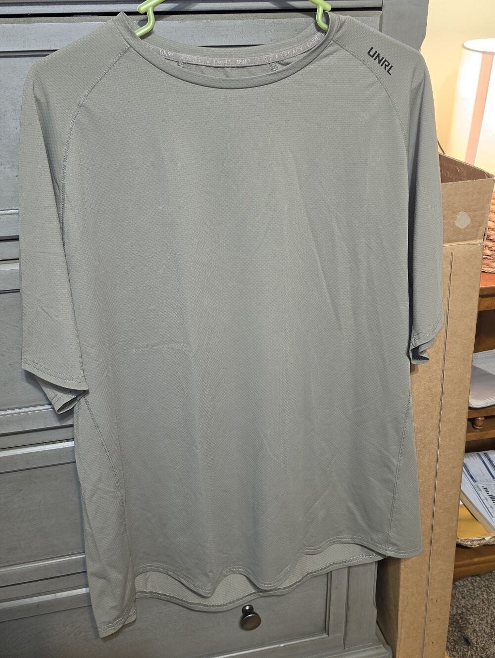 UNRL Men's Short-Sleeve Performance Tee in Light Gray